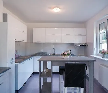 Kuca Za Odmor -megy- 木屋 *